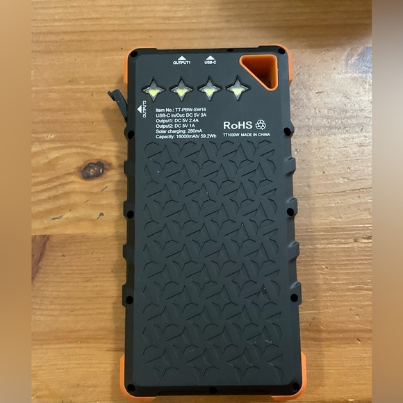 ToughTested: Solar power charger bank withflashlight feature 3 piece bundle/set - Picture 3 of 9